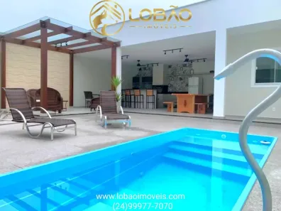 Sobrado com 4 Quartos à venda, 270m² no Morada da Colina, Resende