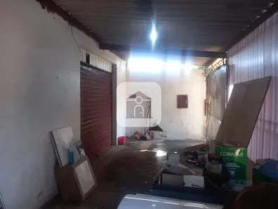 Galpão / Depósito / Armazém à venda, 160m² no Presidente Roosevelt, Uberlândia