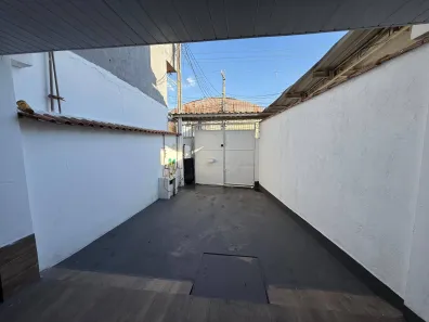 Casa com 5 Quartos para venda ou aluguel, 208m² no Comendador Soares, Nova Iguaçu