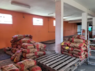 Galpão / Depósito / Armazém para alugar, 180m² no Jardim Sandra Maria, Taubaté