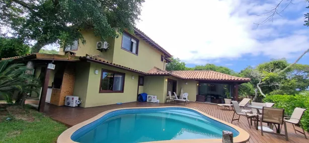 Casa de Condomínio com 5 Quartos para venda ou aluguel, 250m² no , 