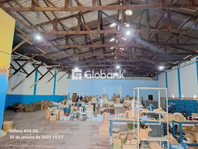 Galpão / Depósito / Armazém à venda, 1052m² no Centro, Montes Claros