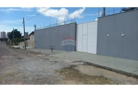 Galpão / Depósito / Armazém para alugar, 750m² no Candelária, Natal