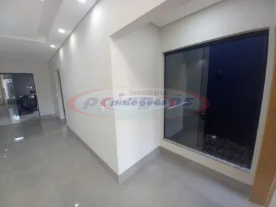 Casa com 3 Quartos para alugar, 105m² no Zona 28, Maringá
