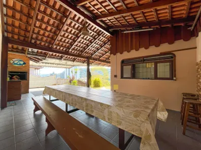 Casa com 3 Quartos para alugar, 200m² no Água Verde, Blumenau