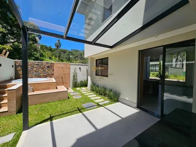Casa de Condomínio com 3 Quartos à venda, 350m² no Posse, Teresópolis