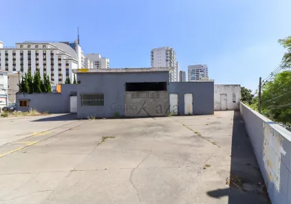 Terreno / Lote / Condomínio para alugar, 582m² no Campo Belo, São Paulo