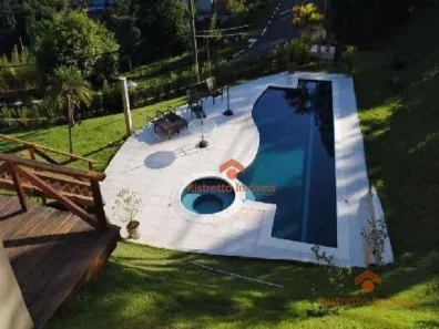 Sobrado com 4 Quartos para alugar, 720m² no Condomínio Refúgio dos Pinheiros, Itapevi