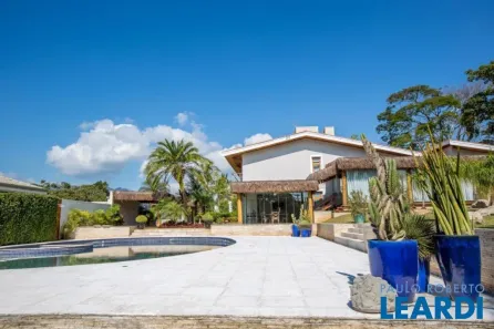Sobrado com 4 Quartos à venda, 648m² no Vila Santista, Atibaia