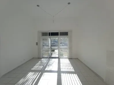 Loja / Salão / Ponto Comercial para alugar, 34m² no Bacacheri, Curitiba