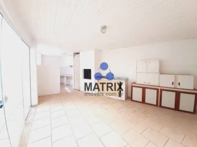 Casa com 3 Quartos para alugar, 244m² no Jardim Social, Curitiba