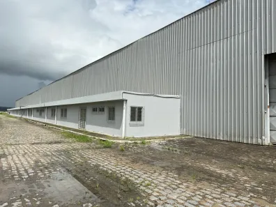 Galpão / Depósito / Armazém para alugar, 5000m² no Centro, Escada