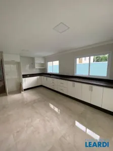 Sobrado com 3 Quartos à venda, 150m² no Residencial São Bernardo, Poços de Caldas