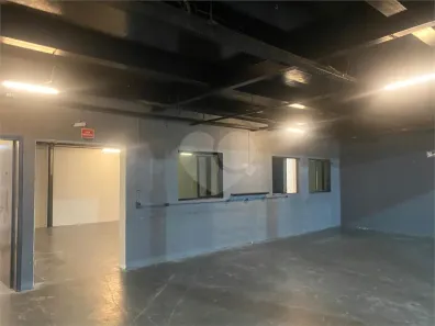 Galpão / Depósito / Armazém para alugar, 550m² no Vila Endres, Guarulhos