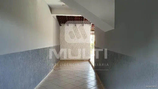 Loja / Salão / Ponto Comercial com 3 Quartos à venda, 200m² no Nova Uberlândia, Uberlândia