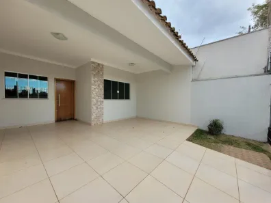 Casa com 3 Quartos para alugar, 105m² no Jardim Itália II, Maringá