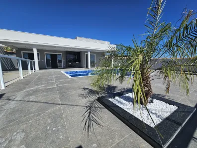 Fazenda / Sítio / Chácara com 3 Quartos à venda, 300m² no , Mairinque