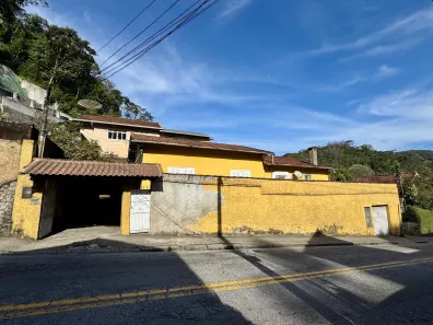 Casa com 3 Quartos para alugar, 120m² no Castelanea, Petrópolis