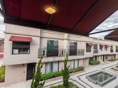 Casa de Condomínio com 3 Quartos para alugar, 157m² no Jardim Social, Curitiba