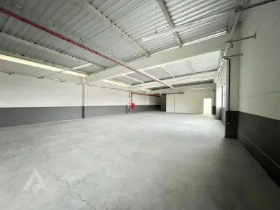 Conjunto Comercial / Sala para alugar, 300m² no Do Salto, Blumenau