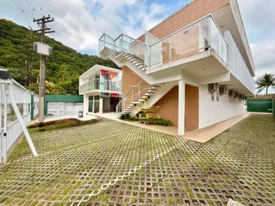 Hotel / Motel / Pousada com 13 Quartos à venda, 1355m² no Guaiúba, Guarujá