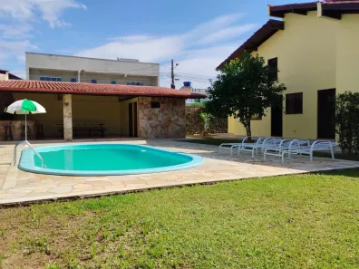 Casa com 3 Quartos para alugar, 200m² no São Francisco de Assis, Camboriú