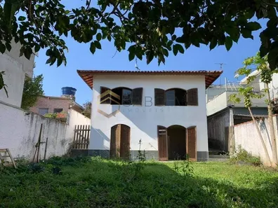Sobrado com 4 Quartos à venda, 400m² no Vila Louro, Embu-Guaçu