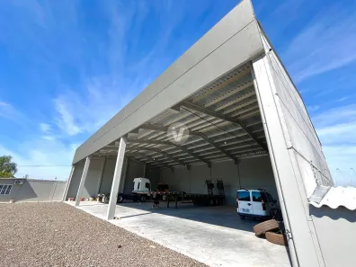 Galpão / Depósito / Armazém com 2 Quartos para venda ou aluguel, 500m² no Tomazetti, Santa Maria