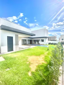 Casa de Condomínio com 3 Quartos à venda, 195m² no Jardins Capri, Senador Canedo