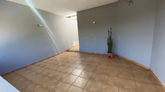 Casa com 3 Quartos para alugar, 80m² no Jardim Presidente, Londrina