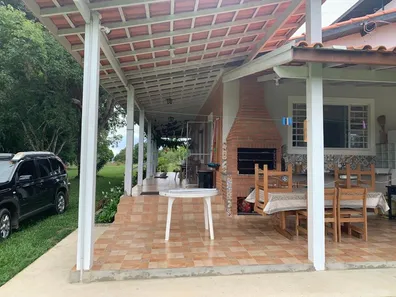 Fazenda / Sítio / Chácara com 3 Quartos à venda, 200m² no , Sarapuí