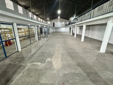 Galpão / Depósito / Armazém para venda ou aluguel, 600m² no Várzea das Moças, Niterói