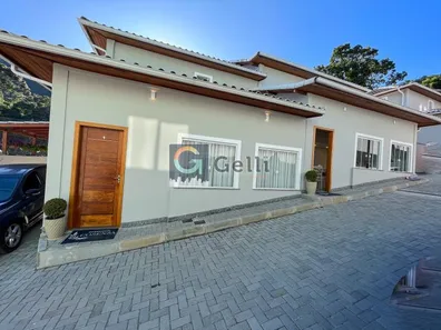 Casa de Condomínio com 3 Quartos à venda, 130m² no Mosela, Petrópolis