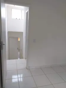 Casa de Condomínio com 2 Quartos para alugar, 75m² no Jardim São João, Jandira