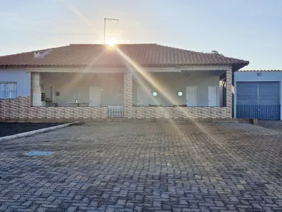 Fazenda / Sítio / Chácara com 4 Quartos à venda, 2500m² no Taguatinga Centro, Brasília