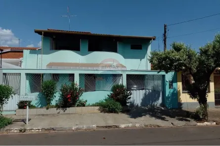 Sobrado com 3 Quartos à venda, 126m² no Vila Vakula, Cosmópolis