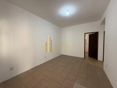 Casa com 2 Quartos para alugar, 75m² no Centro, Navegantes