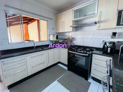 Sobrado com 4 Quartos à venda, 220m² no Jardim Atlântico, Goiânia