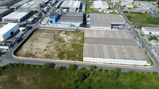 Galpão / Depósito / Armazém à venda, 8500m² no Centro, Camaçari