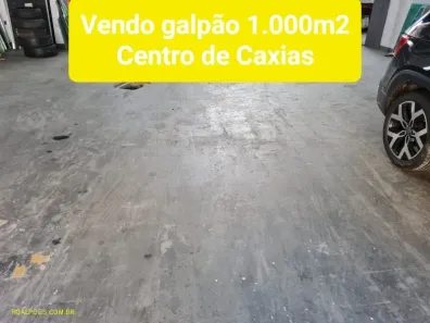 Galpão / Depósito / Armazém à venda, 1000m² no Centro, Duque de Caxias