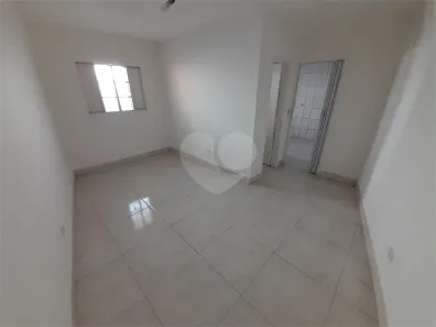 Casa de Vila com 1 Quarto para alugar, 40m² no Jardim Pazini, Taboão da Serra