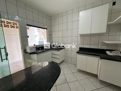 Casa com 4 Quartos para alugar, 150m² no Canelas, Montes Claros