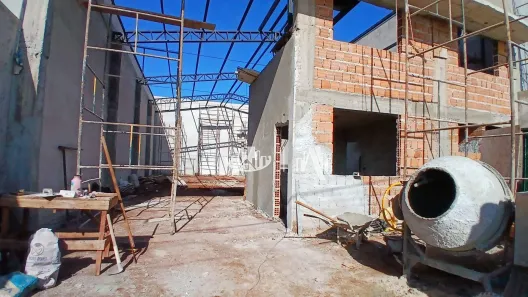 Galpão / Depósito / Armazém para alugar, 240m² no Chácara Manella, Cambé