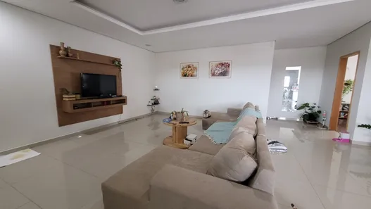 Prédio Inteiro com 3 Quartos à venda, 320m² no Vila Filipin, Londrina