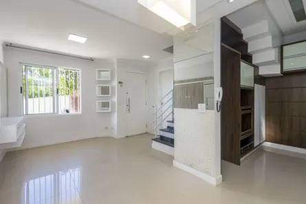 Sobrado com 3 Quartos para alugar, 104m² no Uberaba, Curitiba