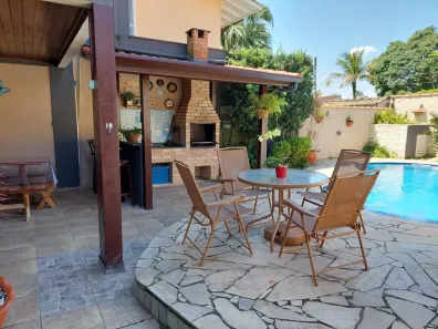 Sobrado com 3 Quartos para alugar, 150m² no São Lourenço, Bertioga