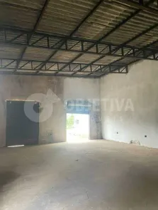 Galpão / Depósito / Armazém à venda, 100m² no Lagoinha, Uberlândia