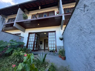 Casa de Condomínio com 2 Quartos à venda, 75m² no Castelanea, Petrópolis