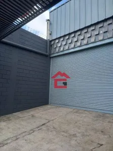 Galpão / Depósito / Armazém à venda, 187m² no Jardim Santo Estêvão, Carapicuíba