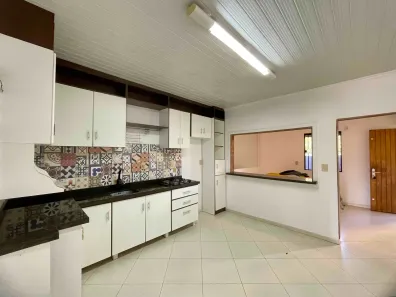 Casa com 3 Quartos para alugar, 230m² no Universitário, Chapecó